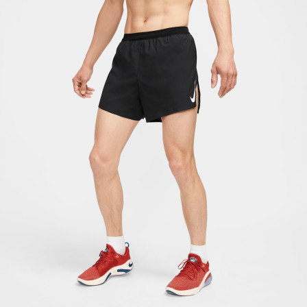 Nike Pantalón Corto AeroSwift 4'' (10 cm) hombre en Negro |Intersport.es
